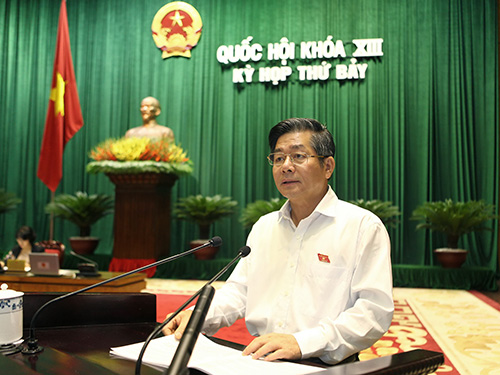 Bộ trưởng Bộ Kế hoạch và Đầu tư Bùi Quang Vinh trình bày dự thảo Luật Đầu tư (sửa đổi) Ảnh: LONG THẮNG