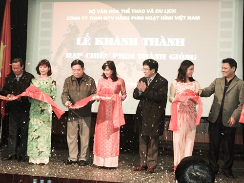 Cắt băng kh&aacute;nh th&agrave;nh rạp chiếu phim Th&aacute;nh Gi&oacute;ng