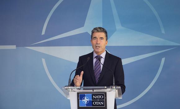 Tổng thư k&yacute; NATO Anders Fogh Rasmussen ph&aacute;t biểu tại Brussels - Bỉ h&ocirc;m 29-8. Ảnh: AP