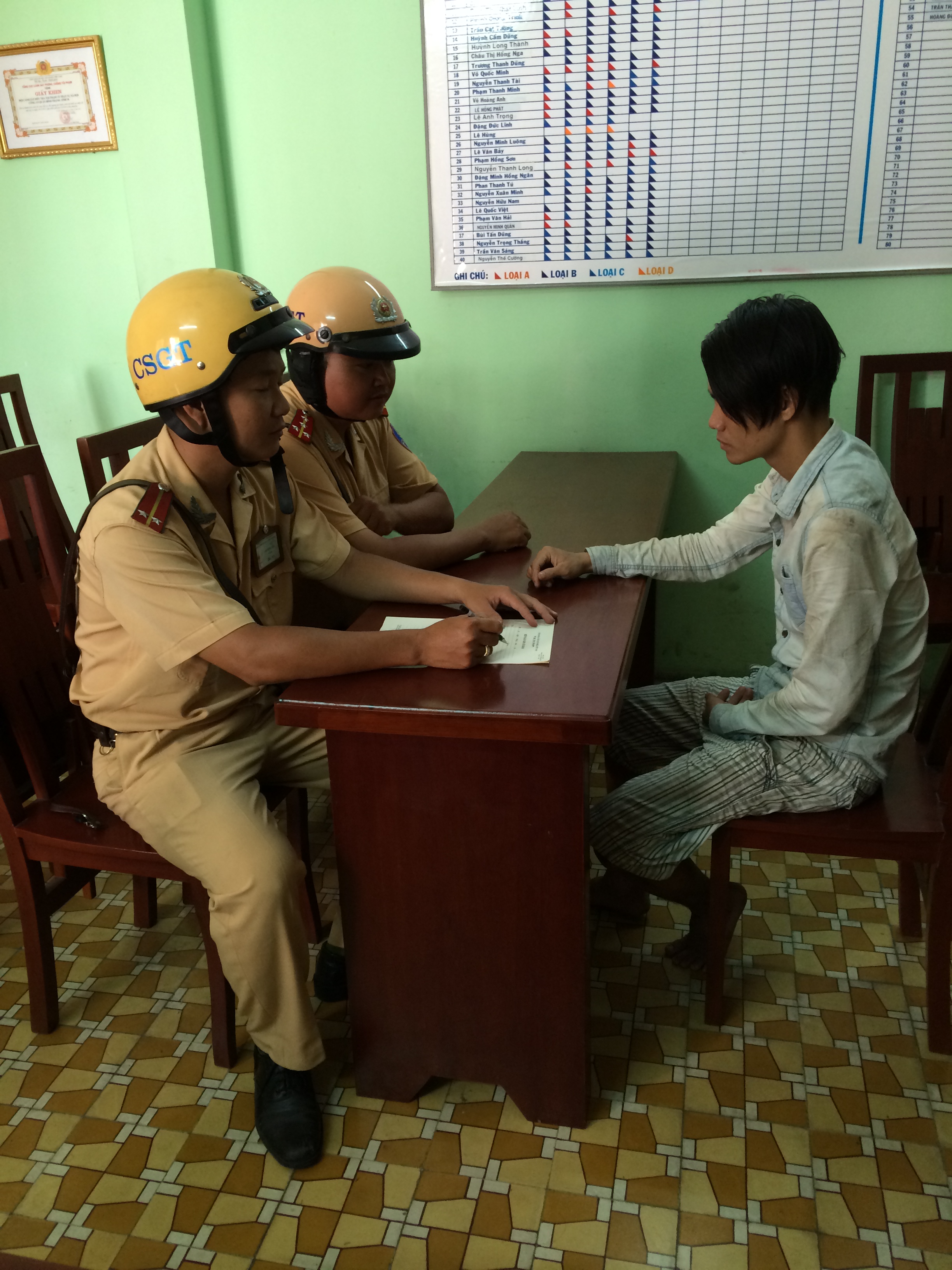 Ba tên cướp phóng xe như bay vẫn bị CSGT tóm gọn