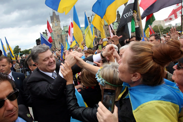 Ukraine thử thách lòng trung thành của 1 triệu công chức