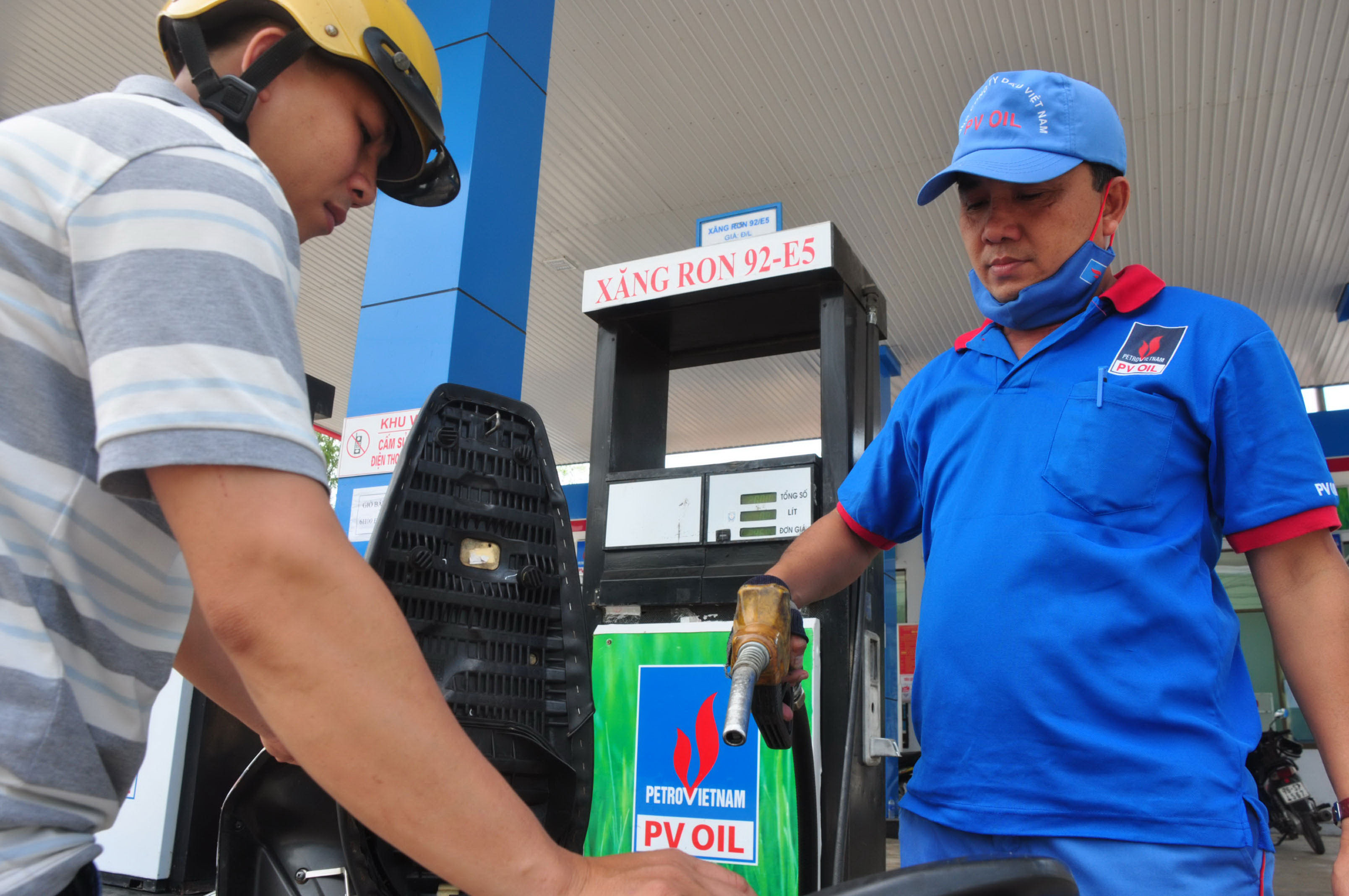 Bán xăng E5-Ron 92 trên toàn tỉnh Quảng Ngãi