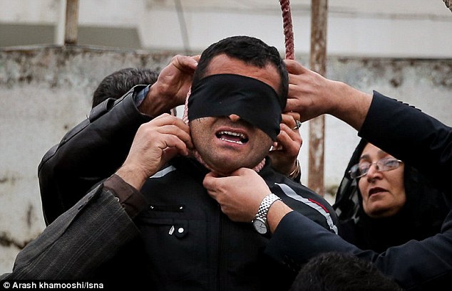 Iran: Cô dâu nhỏ bị treo cổ vì giết chồng