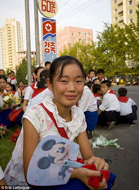 Theo người d&acirc;n Triều Ti&ecirc;n, Coca-Cola l&agrave; thức uống địa phương, v&agrave; chuột Mickey c&oacute; xuất xứ ở Trung Quốc?!