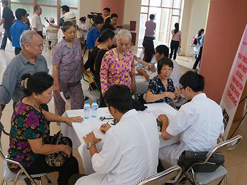 Khám chữa bệnh miễn phí cho người cao tuổi