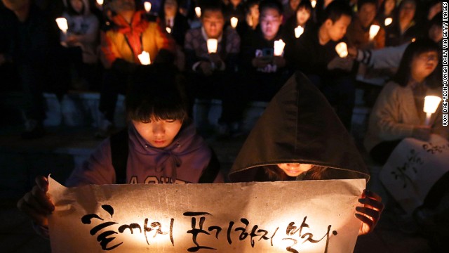 Những đám tang đắng lòng trong vụ chìm tàu Sewol