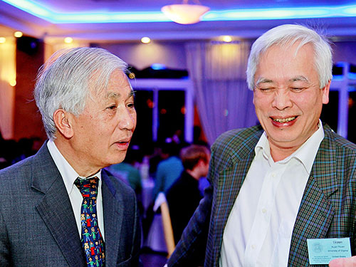 GS Trịnh Xu&acirc;n Thuận (phải) v&agrave; GS Trần Thanh V&acirc;n tại Trung t&acirc;m Quốc tế khoa học - gi&aacute;o dục li&ecirc;n ng&agrave;nh ở TP Quy Nhơn, tỉnh B&igrave;nh Định          (Ảnh do nh&acirc;n vật cung cấp)