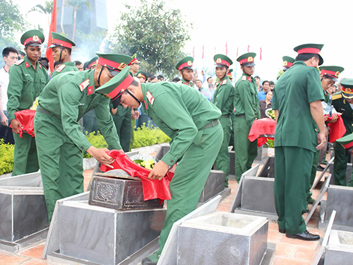 Truy điệu và an táng 93 hài cốt liệt sĩ