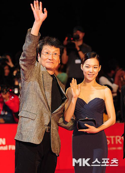 Đạo diễn Shim Song Bo, diễn vi&ecirc;n Han Yeri