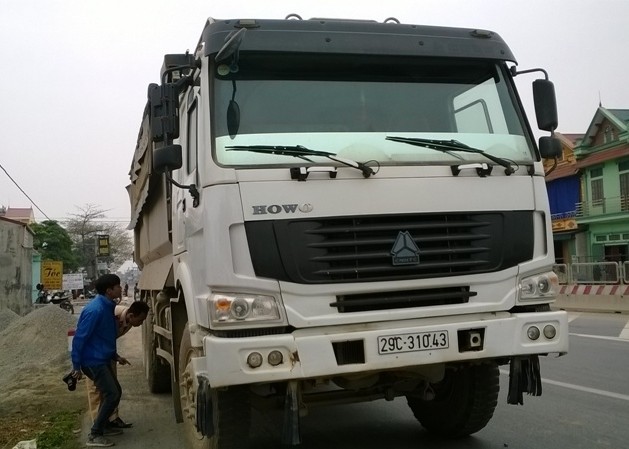Chiếc xe g&acirc;y tai nạn khiến &ocirc;ng l&atilde;o chết thương t&acirc;m.