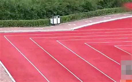 Trung Quốc có đường thi đấu điền kinh hình...chữ nhật