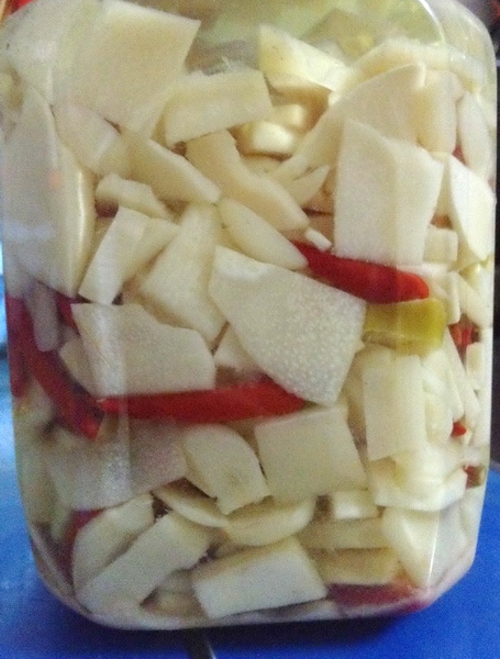 Mua măng ngâm về làm quà cho nười thân