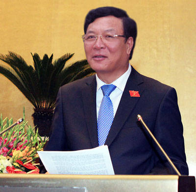 Bộ trưởng GD-ĐT Phạm Vũ Luận trình bày Tờ trình về Đề án đổi mới chương trình, sách giáo khoa giáo dục phổ thông