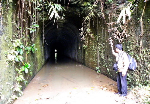 Hầm đường sắt Thanh Lạng (x&atilde; Thanh H&oacute;a, huyện Tuy&ecirc;n H&oacute;a, tỉnh Quảng B&igrave;nh) - Ảnh: M.Văn
