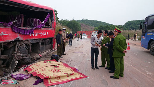2 vụ tai nạn giao thông thảm khốc, 11 người chết