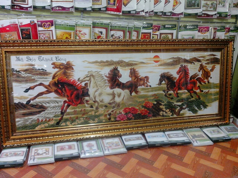 Đắt hàng như tranh thêu chữ thập