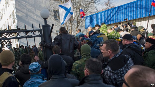Ukraine “chuẩn bị rút quân khỏi Crimea”