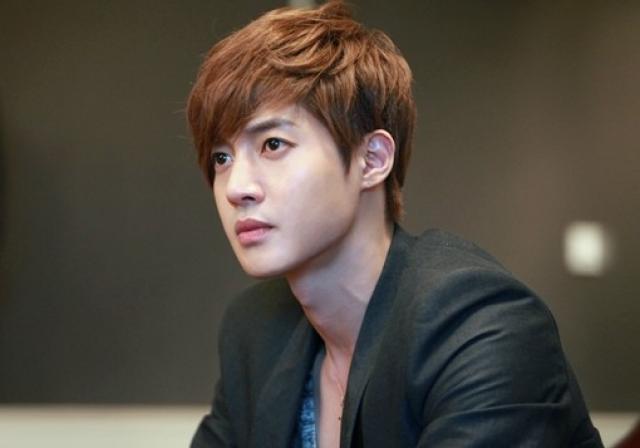 Kim Hyun Joong chính thức xin lỗi bạn gái bị bạo hành