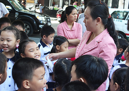 Gi&aacute;o vi&ecirc;n Trường Tiểu học Nguyễn Bỉnh Khi&ecirc;m (quận 1) c&oacute; mức thưởng tết 7 triệu đồng/ người