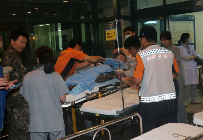 Xả súng bắn chết 5 đồng đội rồi bỏ trốn