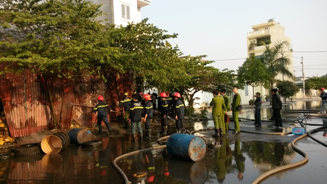 Rất may lực lượng chữa cháy đã cơ bản khống chế ngọn lửa, không để lây lan sang khu vực dân cư bên cạnh