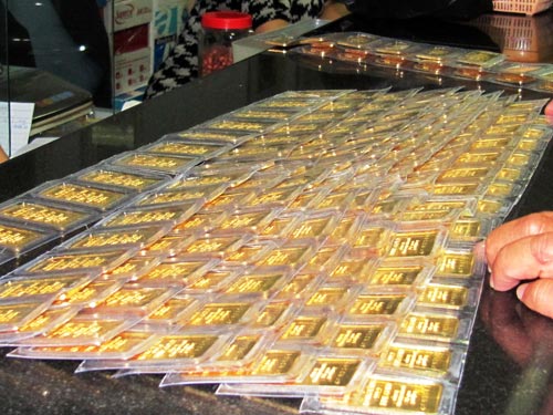 Gi&aacute; v&agrave;ng quay đầu giảm gần 300.000 đồng/lượng sau khi tăng vọt l&ecirc;n gần 37 triệu đồng/lượng.