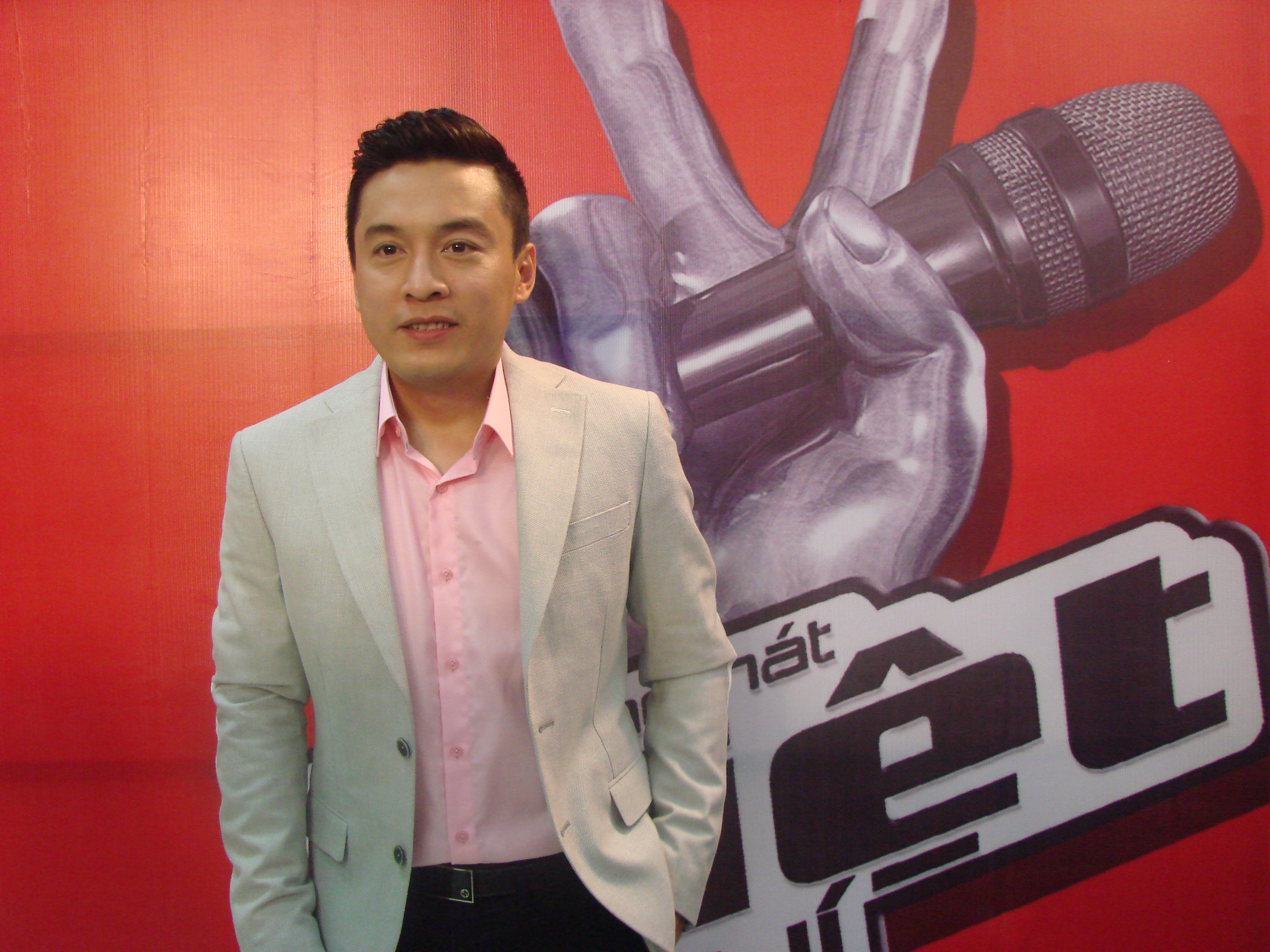 Lam Trường diện vest lịch l&atilde;m