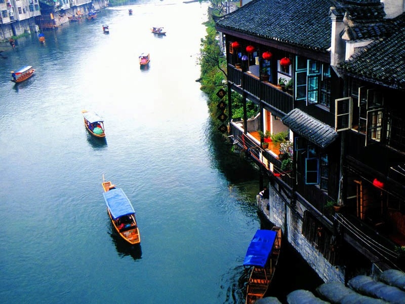Lạc v&agrave;o thế giới "kiếm hiệp" c&ugrave;ng những thị trấn cổ đẹp như mơ