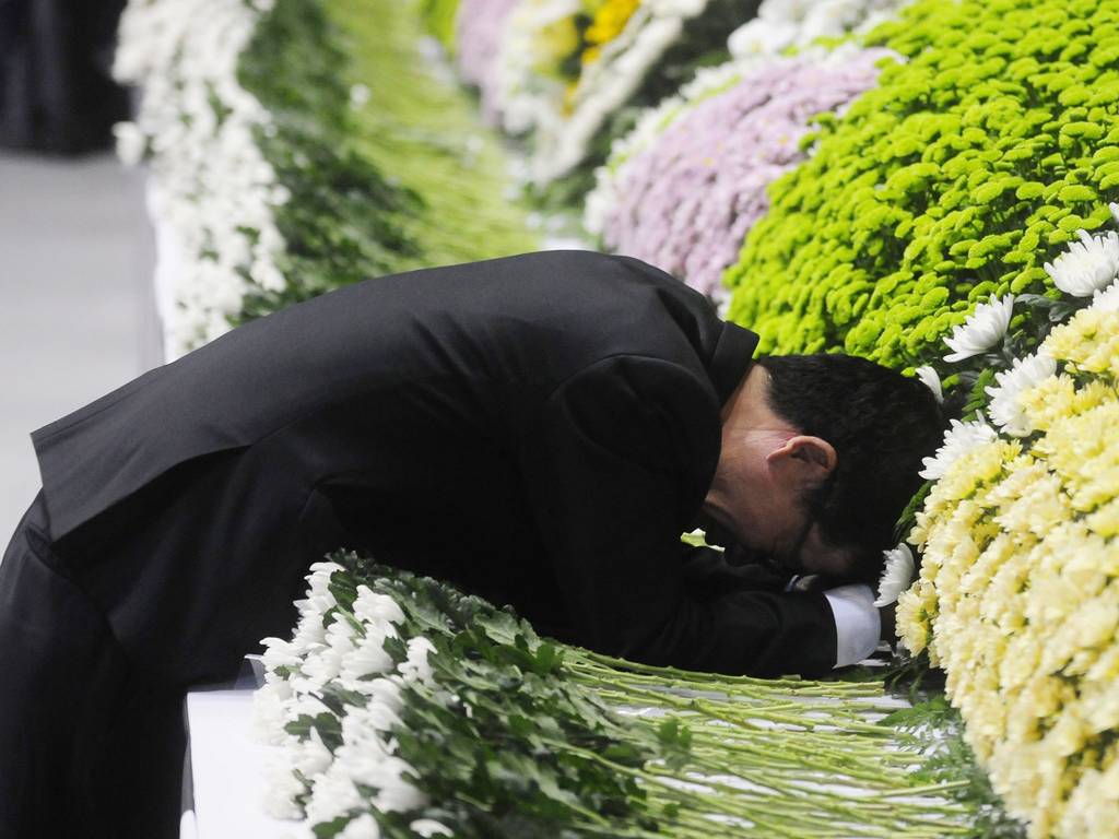 Vụ chìm tàu Sewol: Thi thể 48 nữ sinh trong 1 phòng