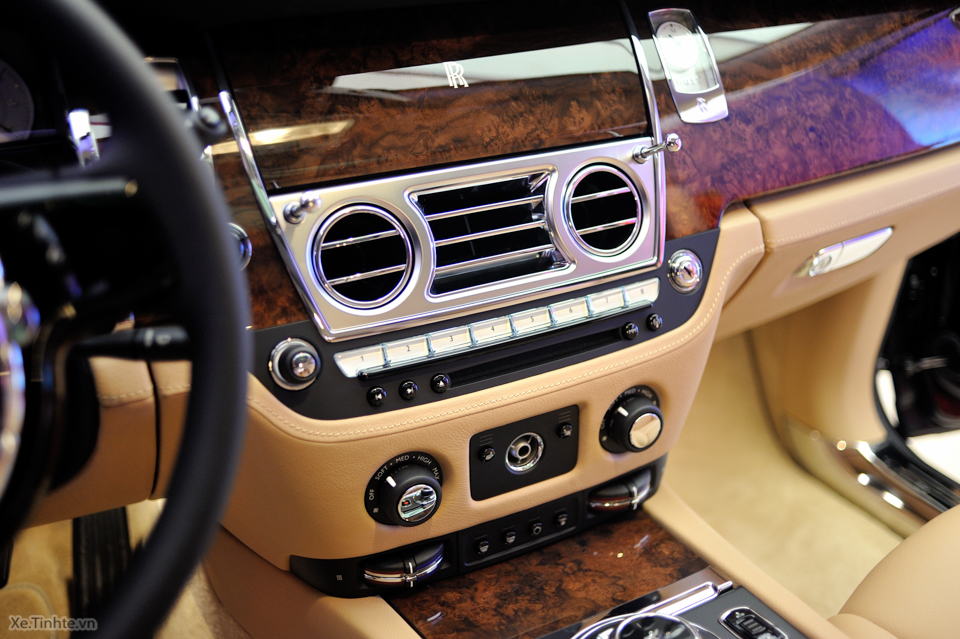 Nh&agrave; sản xuất c&ograve;n đưa ra t&ugrave;y chọn c&aacute; nh&acirc;n h&oacute;a hệ thống &acirc;m thanh (Bespoke Audio) d&agrave;nh cho những kh&aacute;ch h&agrave;ng muốn trải nghiệm &acirc;m thanh cao cấp hơn.