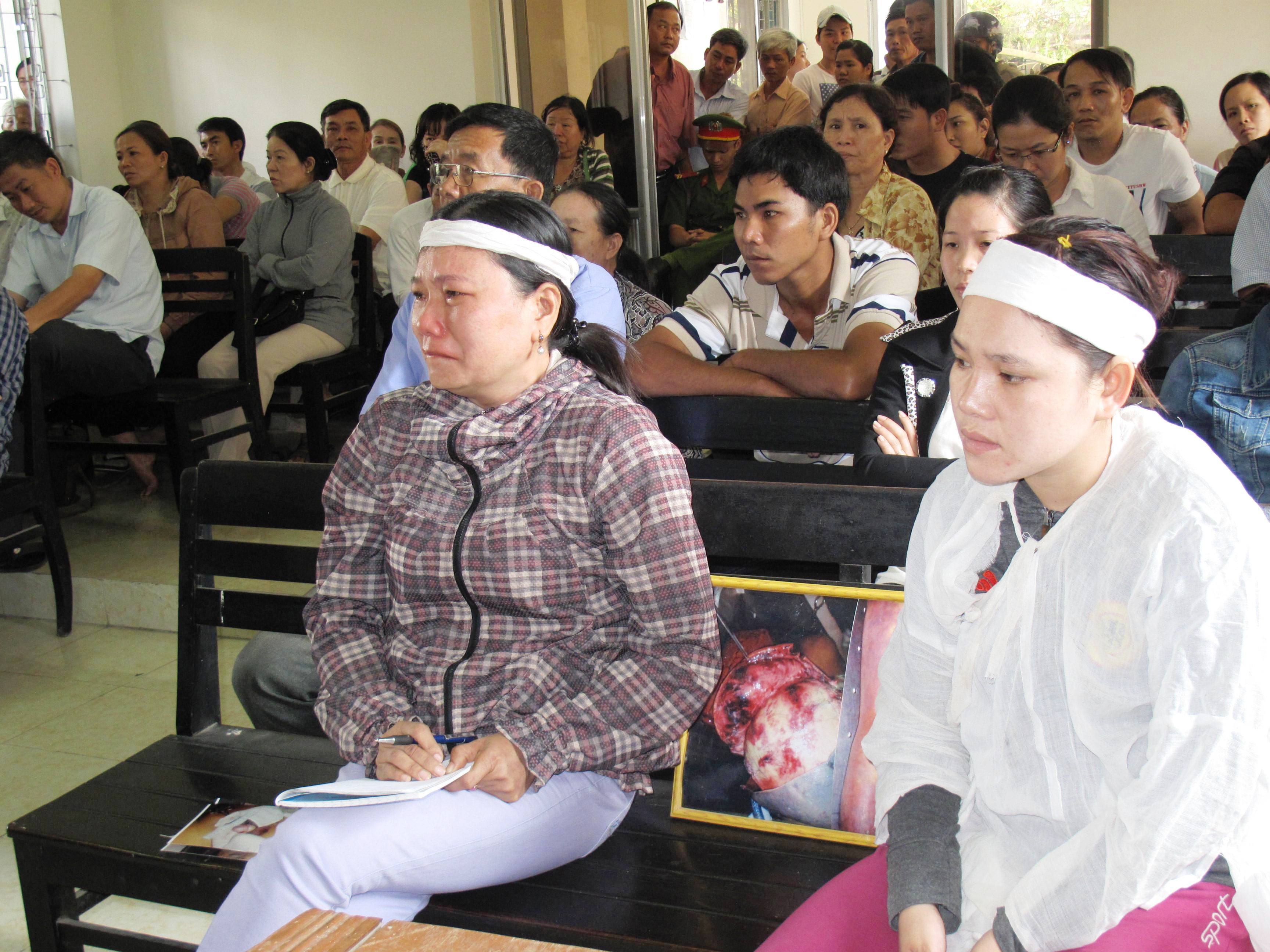 Vụ 5 công an dùng nhục hình: Dùng dùi cui đánh bầm dập nạn nhân!