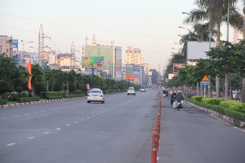 Đường Điện Bi&ecirc;n Phủ (quận B&igrave;nh Thạnh) l&agrave; tuyến giao th&ocirc;ng dẫn từ ph&iacute;a Đ&ocirc;ng v&agrave;o trung t&acirc;m th&agrave;nh phố v&agrave;o 6 giờ 30 c&aacute;c buổi s&aacute;ng thường kh&ocirc;ng thưa thớt phương tiện đi lại như thế n&agrave;y.