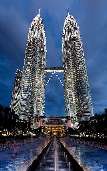 T&ograve;a th&aacute;p đ&ocirc;i nổi tiếng ở Kuala Lumpuar