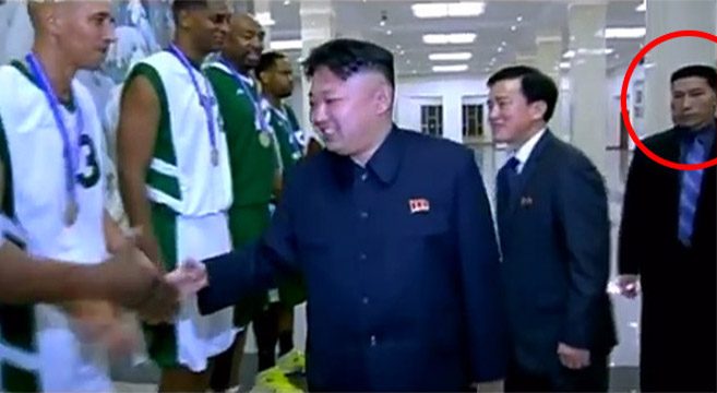 Lu&ocirc;n theo s&aacute;t Kim Jong-un trong những sự kiện lớn. Ảnh: KCTV Screengrab