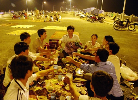 Những loại người bạn đ&atilde; gặp, sẽ gặp tr&ecirc;n b&agrave;n ăn