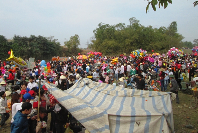 Chợ Chuộng chỉ họp duy nhất 1 phi&ecirc;n trong năm v&agrave;o s&aacute;ng ng&agrave;y 6 Tết nguy&ecirc;n đ&aacute;n.