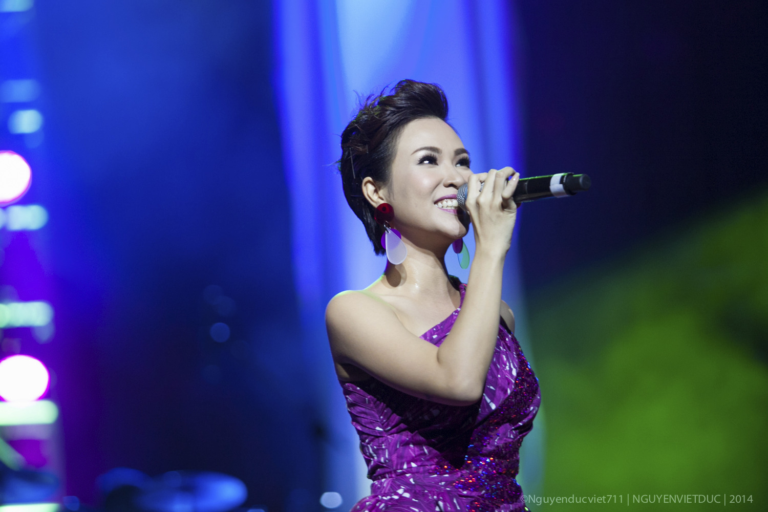 Nữ ca sĩ Uy&ecirc;n Linh
