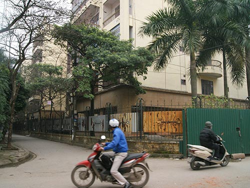 Việc quản lý nhà công vụ hiện khá lỏng lẻo. Trong ảnh: Một khu nhà công vụ ở phố Hoàng Cầu, TP Hà Nội