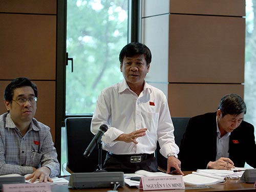 Đại biểu Nguyễn Văn Minh đề nghị phải c&oacute; quy định cụ thể về đại biểu Quốc hội, kh&ocirc;ng thể &ldquo;một &ocirc;ng từ tr&ecirc;n trời rơi xuống cũng ứng cử được&rdquo; Ảnh: HO&Agrave;NG NGỌC