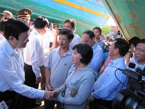 Chủ tịch nước Trương Tấn Sang thăm hỏi ngư dân TP Đà Nẵng