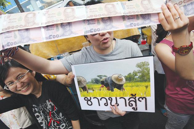N&ocirc;ng d&acirc;n Th&aacute;i biểu t&igrave;nh. Ảnh: Nationmultimedia