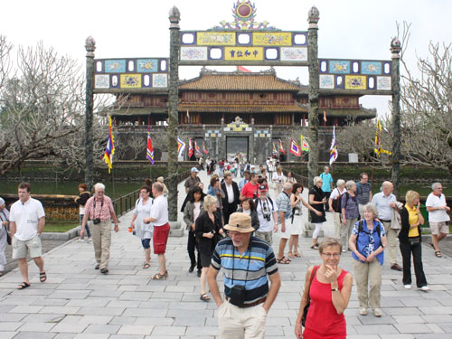 Kéo du khách về sân nhà