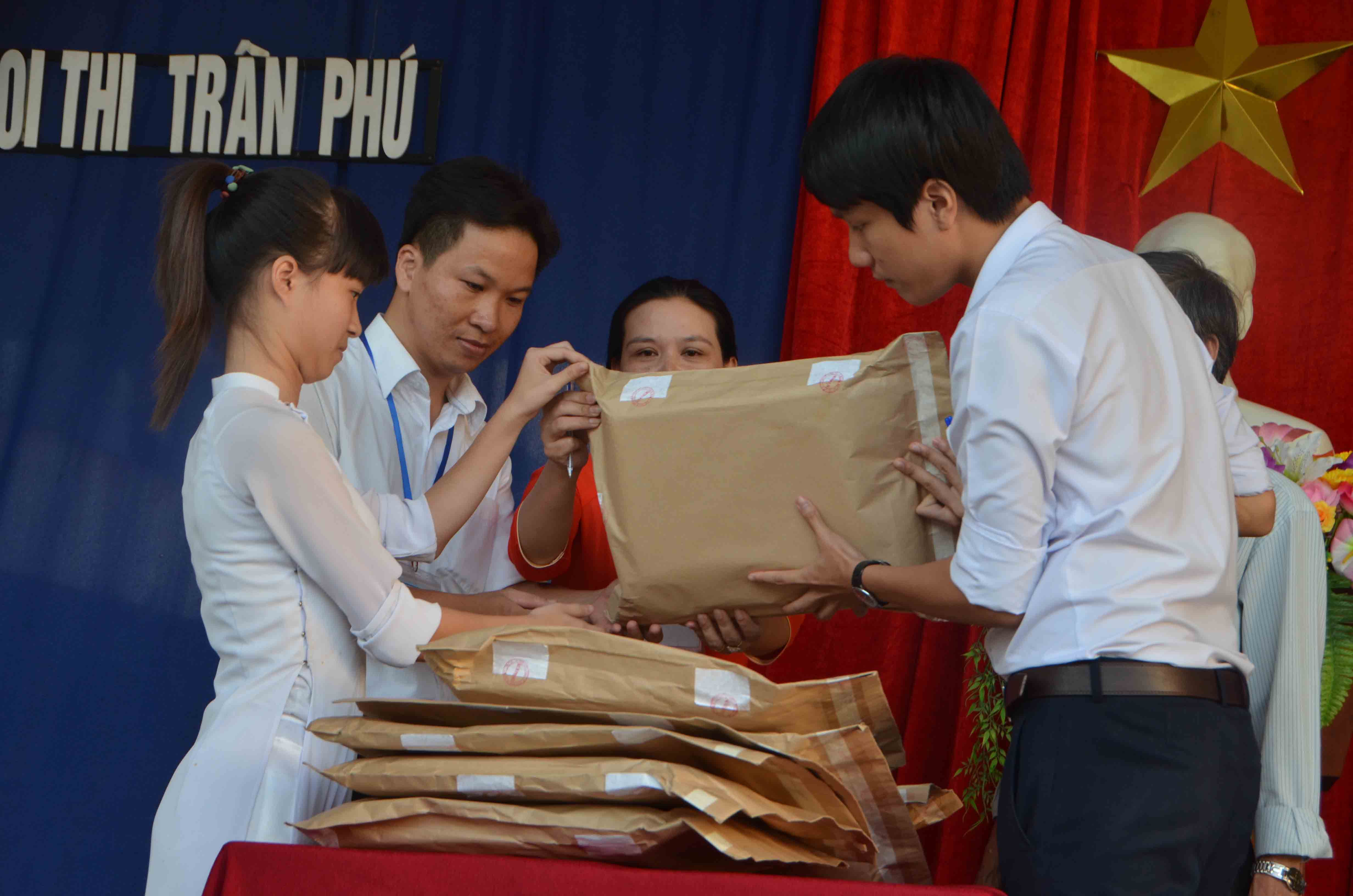 Kiểm tra ni&ecirc;m phong đề thi tại HĐT Trường THPT Trần Ph&uacute;