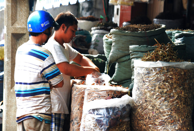 Được xem “thủ phủ” kinh doanh thuốc Bắc ở phía Nam. Các tiệm ở đây phân phối thuốc đến các tỉnh miền Trung, miền Tây.
