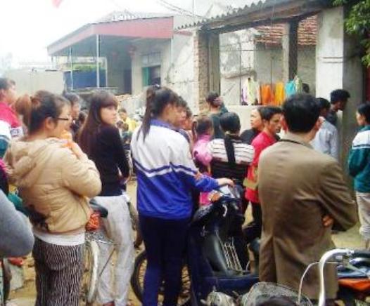 Hiện trường nơi ch&aacute;u H. bị xe tải c&aacute;n chết. Ảnh: T.B&aacute;