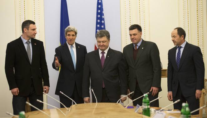 Ngoại trưởng Mỹ Kerry đến Kiev ng&agrave;y 4-3. Ảnh: Reuters