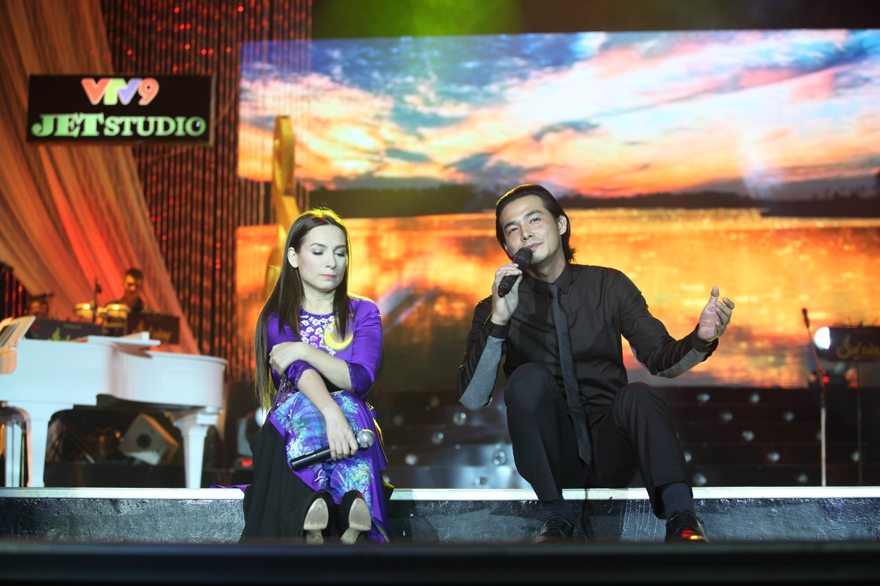 Ph Nhung song ca với Qu&aacute;ch Ngọc Ngoan