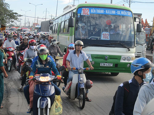 Chật vật trở về sau lễ