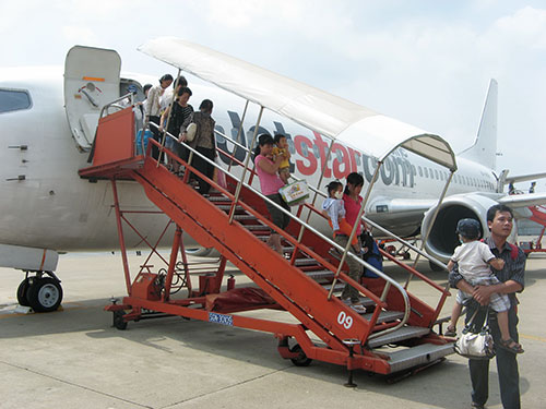 Nhiều máy bay suýt đối đầu