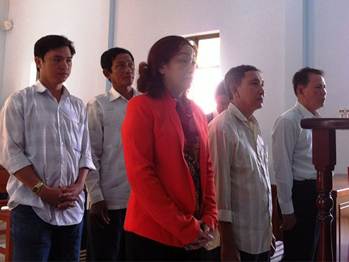 Từ buôn lậu thành kinh doanh trái phép!